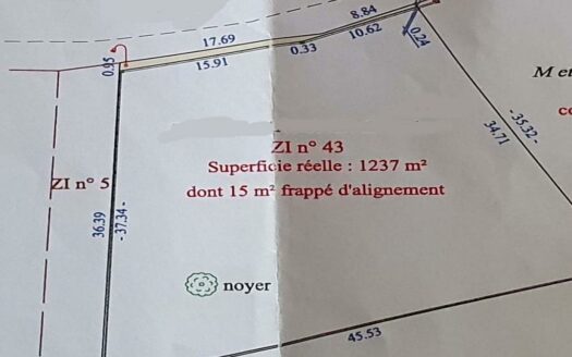 A Villeneuve La Comtesse, Magnifique Terrain Constructible Et Viabilisé.